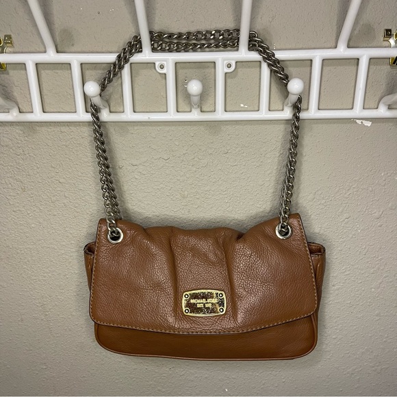 Michael Kors Fulton Flap Silver Chain Leather Brown Leather Crossbody Purse - Picture 2 of 10